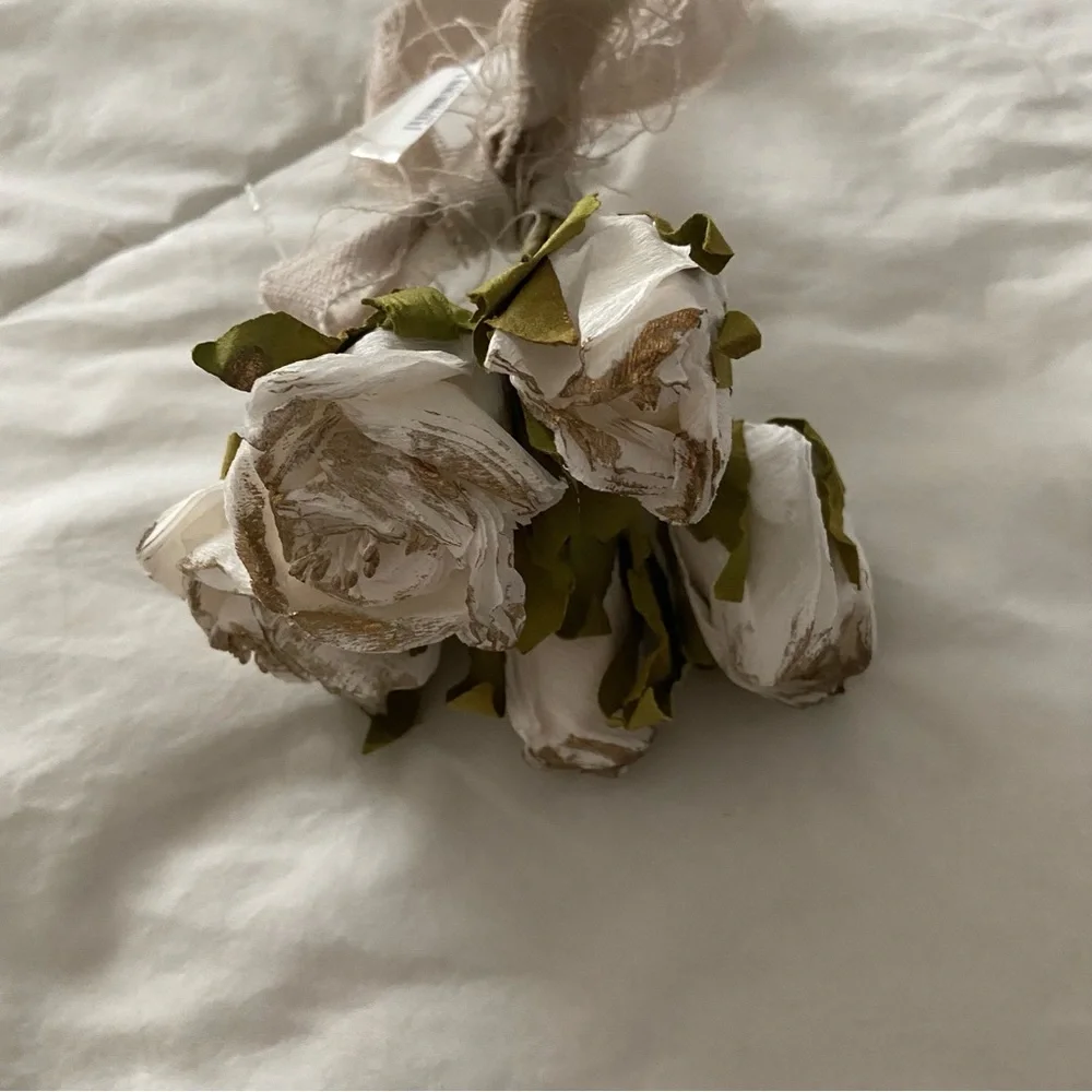 Small Bouquet Of Roses
